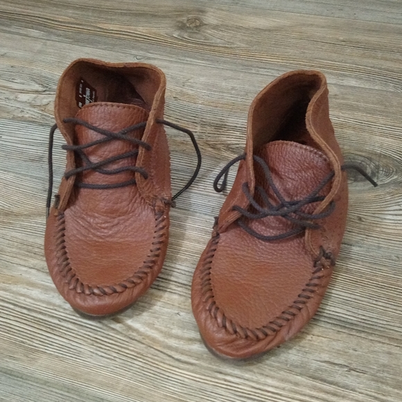 Minnetonka Leather Lightweight Slouchy Lace Up Moccasin Shoes - Picture 1 of 14